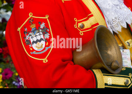 Blason, 'SALUS POPULI' - le bien-être de la population, insignes portés par le crieur de Southport Flower Show Showground Victoria Park, 2016 Southport, Merseyside, Royaume-Uni Banque D'Images