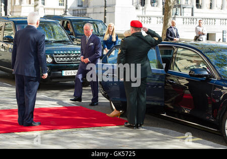 Le Prince de Galles et la duchesse de Corwall Visitez la Maison du Canada pour voir les récents travaux rennovation avec : Charles, prince de Galles, Haut Commissaire Où : London, Royaume-Uni Quand : 04 mai 2016 Banque D'Images