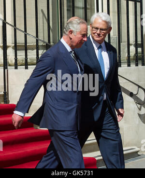 Le Prince de Galles et la duchesse de Corwall Visitez la Maison du Canada pour voir les récents travaux rennovation avec : Charles, prince de Galles, Haut Commissaire Où : London, Royaume-Uni Quand : 04 mai 2016 Banque D'Images