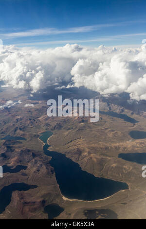 Pérou - 11 mai : Vue aérienne des montagnes du Pérou à partir d'un vol d'un avion de Lima à Cuzco. 11 mai 2016, le Pérou. Banque D'Images