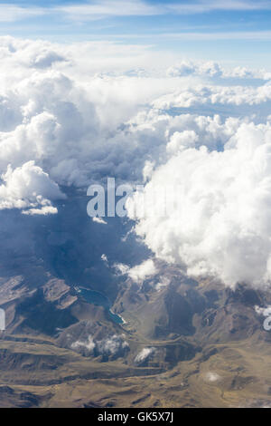 Pérou - 11 mai : Vue aérienne des montagnes du Pérou à partir d'un vol d'un avion de Lima à Cuzco. 11 mai 2016, le Pérou. Banque D'Images