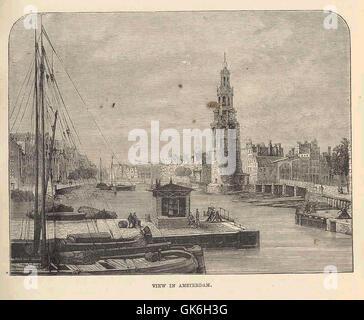 Cette image capture une vue panoramique d'Amsterdam, avec ses canaux emblématiques, son architecture historique et sa vie urbaine animée. Connue pour son patrimoine culturel et ses voies navigables, Amsterdam reste une destination touristique majeure. Banque D'Images