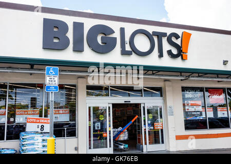 Miami Florida,Coral Way,Big lots,entreprise,réduction,fermer,magasin,extérieur,entrée,panneau,signalisation,porte,parking handicapés,panneau,avant,shopping sho Banque D'Images