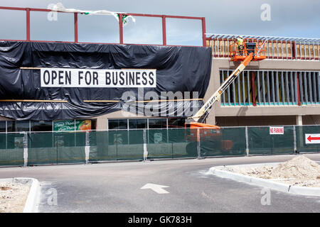 Floride,Sud,Naples,Park Shore Plaza,centre commercial,Strip Mall,façade,nouveau,en,construction,site,bâtiment,remodelage,panneau,ouvert pour les affaires,sécurité Banque D'Images