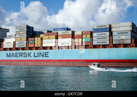 Miami Beach Florida,South Beach,Government Cut,canal d'expédition,eau,bateau à conteneurs,fret,Maersk Line,transport,vue de South Pointe Park,bleu Banque D'Images