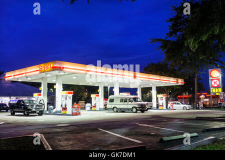 Florida Ellenton,Shell Oil Company,station-service,station-service,carburant,essence,essence,logo,Circle K,dépanneur,fourgonnette,pick-up camion,avant Banque D'Images