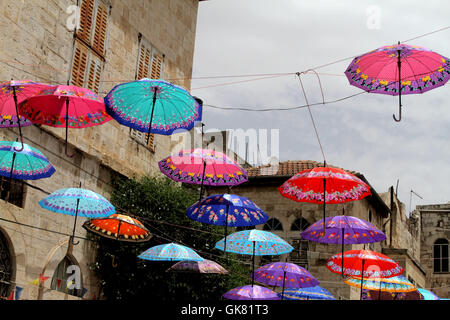 Cisjordanie, Palestine. Août 18, 2016. Célébrations pour accueillir le mois de jeûne du Ramadan dans la jolie ville Naplouse en Cisjordanie, 4 Crédit : Mohammed Turabi/ImagesLive/ZUMA/Alamy Fil Live News Banque D'Images