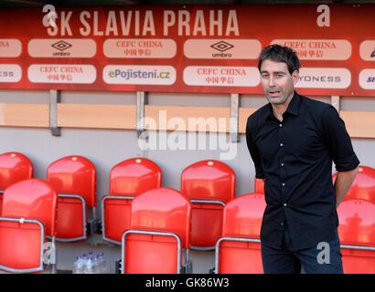 Prague, République tchèque. Août 18, 2016. L'UEFA Europa League. Le Slavia Prague contre Anderlecht. René Weiler, entraîneur-chef du RSC Anderlecht © Plus Sport Action/Alamy Live News Banque D'Images