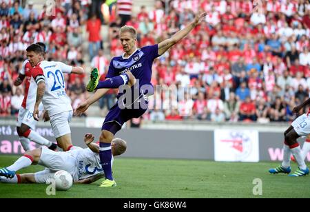 Prague, République tchèque. Août 18, 2016. L'UEFA Europa League. Le Slavia Prague contre Anderlecht. Lukas Teodorczyk en avant de le RSC Anderlecht © Plus Sport Action/Alamy Live News Banque D'Images