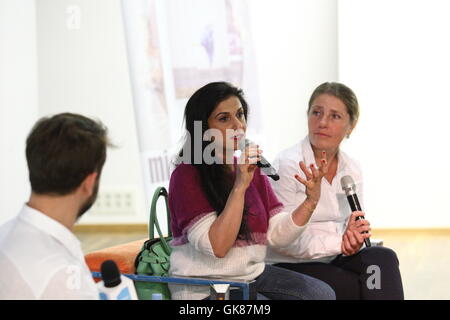 Sopot, Pologne 19 juin, août 2016 Dorit Rabinyan répond aux lecteurs dans Literacki festival de Sopot à Sopot. Dorit Rabinyan est un écrivain et scénariste israélien qui est connu pour avoir écrit sur l'amour ISRAELO-PALESTINIENNE controversée dans l'un de ses romans. Credit : Michal Fludra/Alamy Live News Banque D'Images