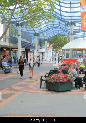 Les gens magasinent dans Elizabeth Street shopping mall à Hobart, Tasmanie, Australie. Banque D'Images