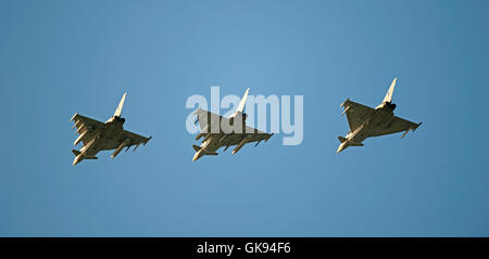 Trio de jets Eurofighter Typhoon de la RAF sur leur base à Lossiemouth Moray, région de Grampian Ecosse. 11 169 SCO. Banque D'Images