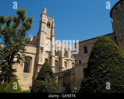 Le 12-14ème siècle Cathédrale gothique dans le centre-ville de Narbonne, Languedoc Roussillon, sud de France Banque D'Images