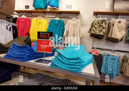 Floride,Sud,Ellenton,Ellenton Premium Outlets Mall,centre,détail,Lane Bryant Outlet,vêtements pour femmes,habillement,chaîne,mode plus-size,marque,détail,rp Banque D'Images