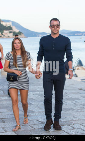 Joueur de Chelsea John Terry, épouse Toni Terry et les parents de Terry Alan et Sue Poole visite guidée de Dubrovnik en vacances avec : John Terry, Toni Terry Où : Dubrovnik, Croatie Quand : 14 juin 2016 Source : WENN.com **Uniquement disponible pour publication dans Banque D'Images