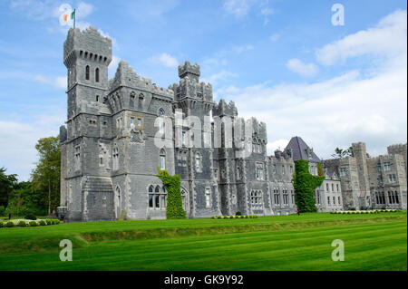 Belle vue sur Ashford Castle , Co. de Galway, Irlande Banque D'Images