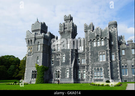 Belle vue sur Ashford Castle , Co. de Galway, Irlande Banque D'Images