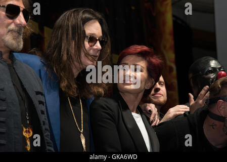 Ozzy Osbourne et Corey Taylor annonce spéciale conférence de presse pour l'Ozzfest Knotfest se réunit le 12 mai 2016 au Hollywood Palladium de Los Angeles, Californie. En vedette : Ozzy Osbourne, Sharon Osbourne Où : Los Angeles, California, United States Banque D'Images