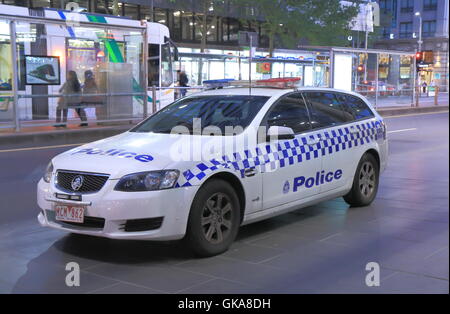 Voiture de police garée à Croix du Sud Stationin Melbourne, Australie. Banque D'Images