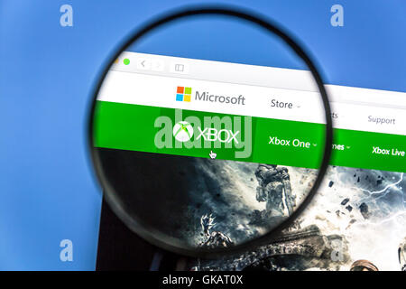 MIcrosoft Xbox site internet sous la loupe Banque D'Images