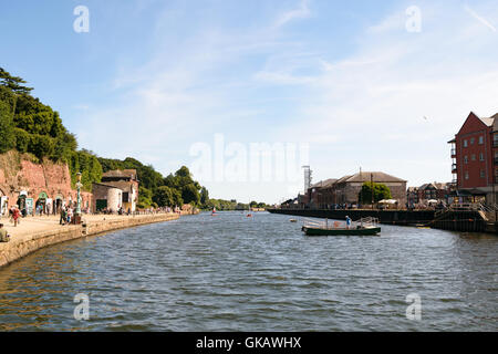 Exeter, Devon, Royaume-Uni - 15 août 2016 : vue générale du quai à Exeter avec le traversier fleuve Exe Banque D'Images