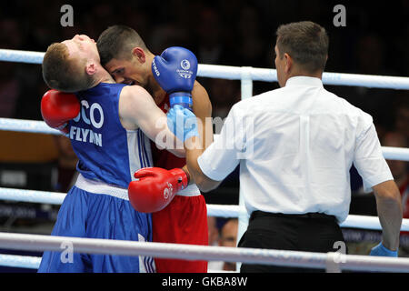 Codina, Joseph, le Pays de Galles (rouge) v Charlie FLYNN, l'Écosse (bleu) chez les hommes poids léger (60kg) Demi-finales au SECC, Jeux du Commonwealth de 2014, Glasgow. Charlie Flynn a gagné le combat. Banque D'Images