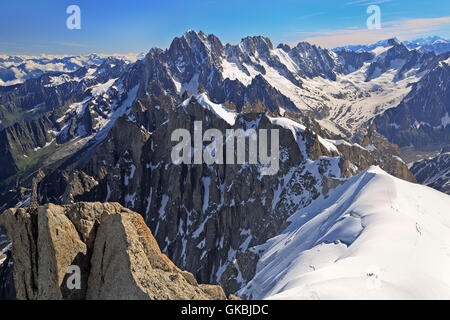 Les alpinistes Alpes montagnes près de Aiguille du Midi, France, Europe Banque D'Images