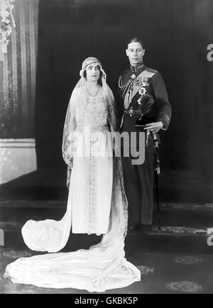 GEORGE VI avec épouse Elizabeth Bowes-Lyon sur leur journée de mariage 26 Avril 1923 Banque D'Images