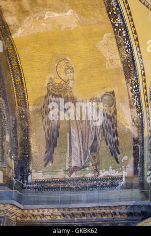 Mosaïque byzantine d'un ange gardien sur un mur à l'intérieur de la basilique Sainte-Sophie à Istanbul, Turquie Banque D'Images