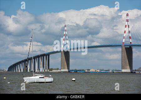 Le Pont de St Nazaire sur le fleuve Loire entre St Nazaire et St Brevin les Pins, France Banque D'Images