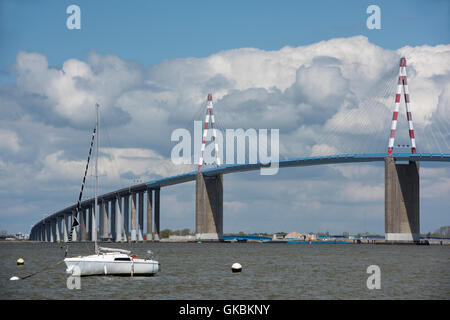 Le Pont de St Nazaire sur le fleuve Loire entre St Nazaire et St Brevin les Pins, France Banque D'Images