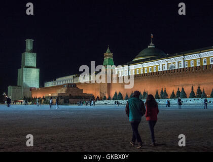 Mausolée de Lénine aussi connu comme le tombeau de Lénine, sur la Place Rouge, la nuit, dans la région de Moscou, Russie Banque D'Images