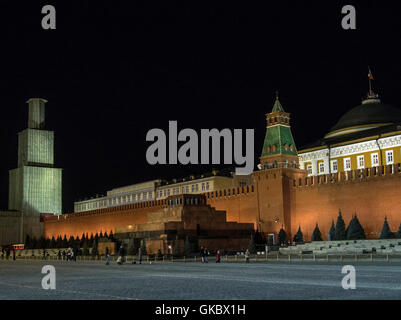 Mausolée de Lénine aussi connu comme le tombeau de Lénine, sur la Place Rouge, la nuit, dans la région de Moscou, Russie Banque D'Images