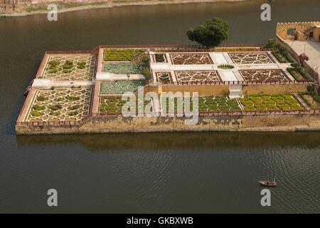 Kesar Kyari Bagh gardens, fort d'Amber, lac Faleolo, Jaipur, Rajasthan, Inde Banque D'Images