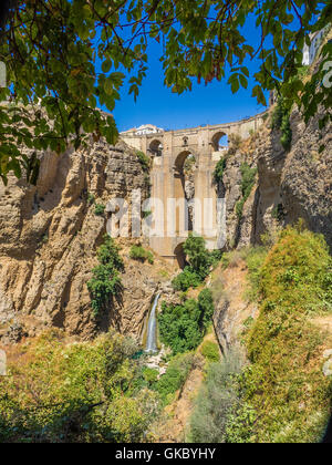 Nouveau pont (pont neuf), Espagne. Le Puente Nuevo est la plus récente et la plus grande des trois ponts qui enjambent les gorges. Banque D'Images