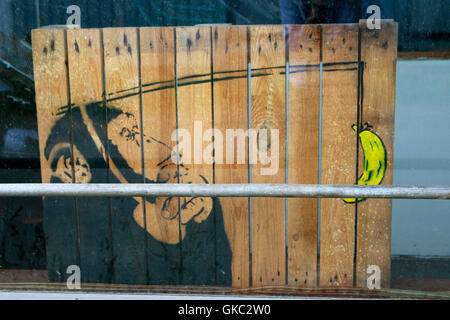 Street Art (wahrscheinlich von dem aus Stavanger kommenden Pobel) - Henningsvær, Lofoten, Norvège. Banque D'Images