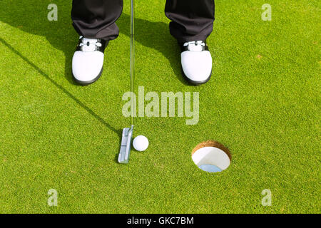 Jouer au golf golfeur à mettre Banque D'Images