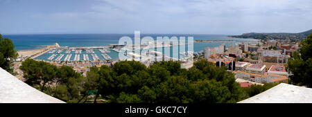 Vue panoramique de haute extrême Denia marina et port du château Banque D'Images