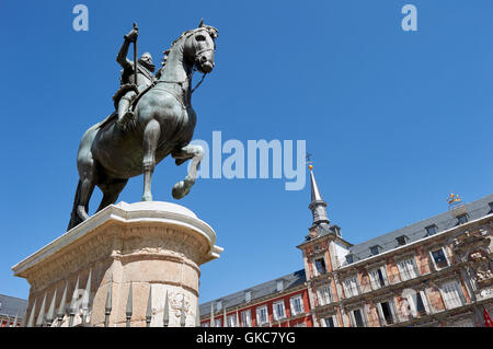 Statue en bronze du roi Philippe III sur la Plaza Mayor (place principale), Madrid, Espagne Banque D'Images