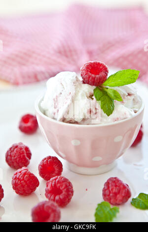 Glace à la framboise fruits Banque D'Images