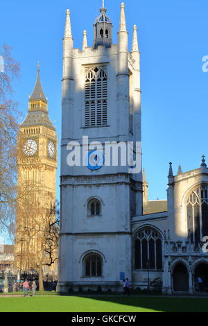 St Margaret's Church avec Big Ben en arrière-plan, Londres, Grande-Bretagne Banque D'Images