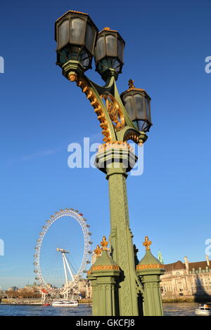 Détail d'une lampe de Westminster Bridge London Eye avec en arrière-plan, Londres, Grande-Bretagne Banque D'Images