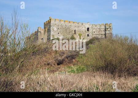 Château de Manorbier dans soleil du printemps, St Florence, Pembrokeshire, Pays de Galles Banque D'Images