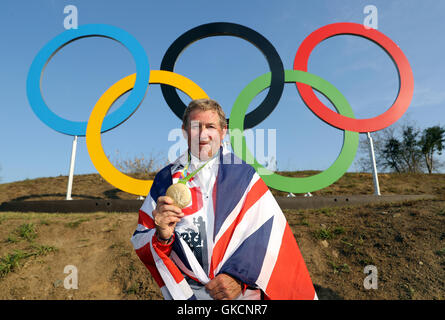 La société britannique Nick Skelton a remporté une médaille d'or sur grande star dans l'individu au saut d'Centre Equestre Olympique le quatorzième jour du temps des Jeux Olympiques de Rio, au Brésil. Banque D'Images