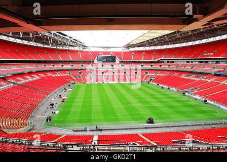 Bobby Moore photocall au stade de Wembley. Assisté par des joueurs de football légendaire George Cohen et Gordon Banks. Comprend : le stade de Wembley Où : London, Royaume-Uni Quand : 18 mai 2016 Banque D'Images