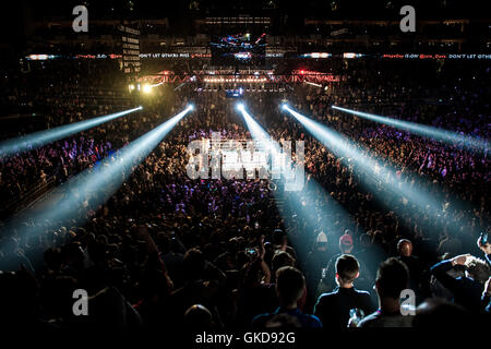 Des milliers watch le David Haye et Arnold Gjerjaj match de boxe poids lourd dans l'O2 Arena de Londres. Comprend : voir, l'atmosphère où : London, Royaume-Uni Quand : 21 mai 2016 Banque D'Images