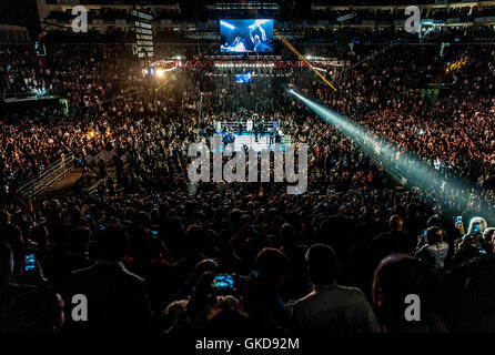 Des milliers watch le David Haye et Arnold Gjerjaj match de boxe poids lourd dans l'O2 Arena de Londres. Comprend : voir, l'atmosphère où : London, Royaume-Uni Quand : 21 mai 2016 Banque D'Images