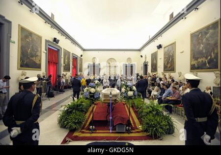 Les funérailles de l'acteur et réalisateur italien Bud Spencer tenue à Protomoteca hall doté d''atmosphère : où : Rome, Italie Quand : 29 Juin 2016 Crédit : IPA/WENN.com **Uniquement disponible pour publication au Royaume-Uni, USA, Allemagne, Autriche, Suisse** Banque D'Images