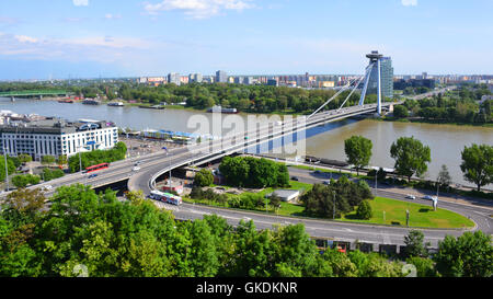 Novy Most Pont sur le Danube à Bratislava, Slovaquie. Banque D'Images