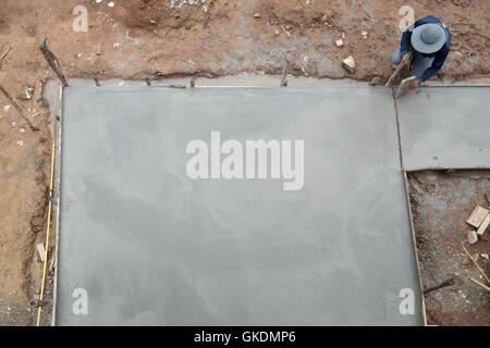 Nouveau plancher en béton de ciment coulé après at construction site Banque D'Images